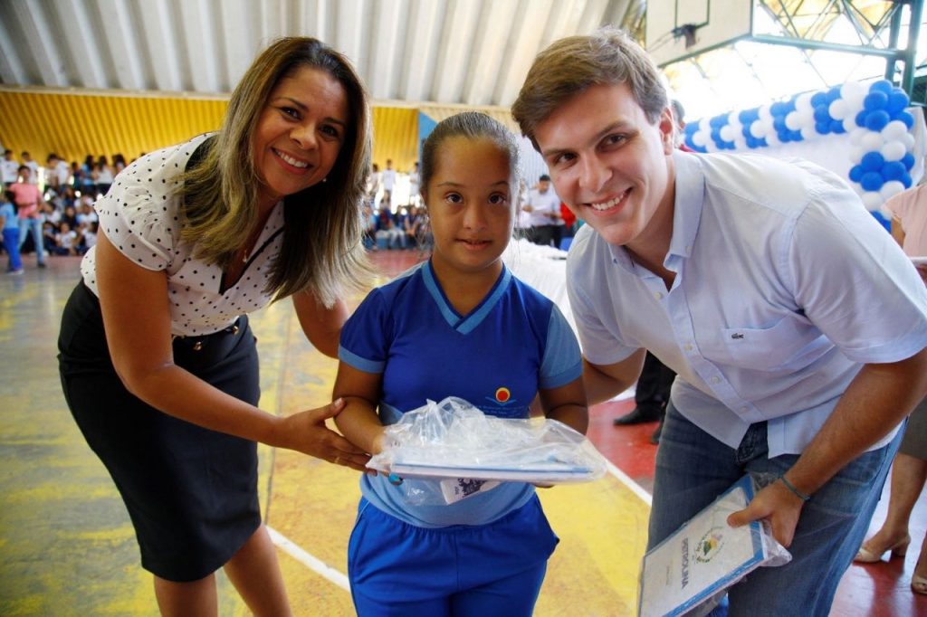 Prefeitura de Petrolina inicia entrega de 35 mil kits escolares
