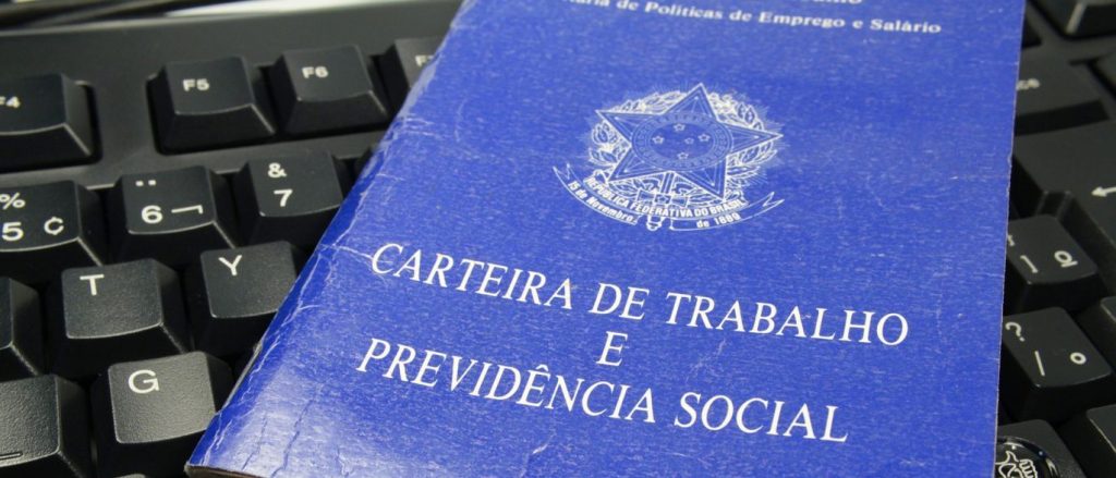 Reforma trabalhista passa em última comissão e segue para o Senado