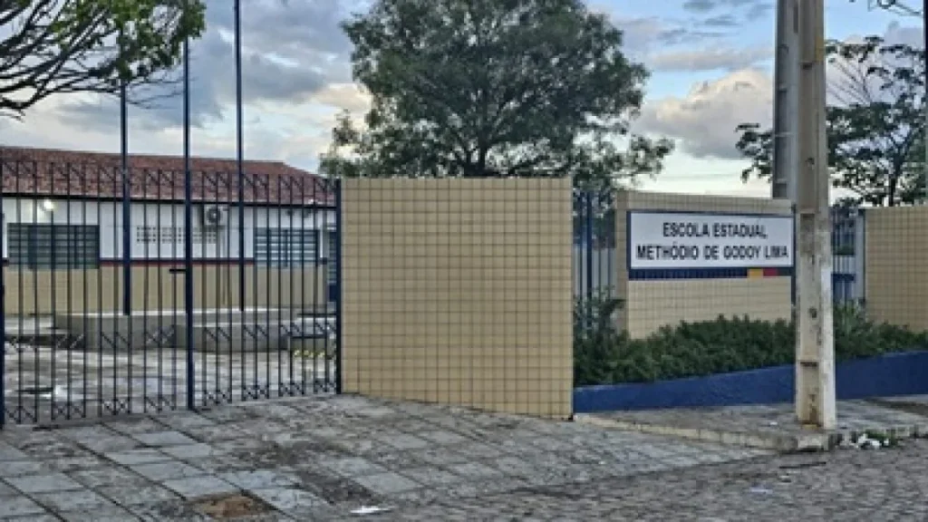 Estudante esfaqueia outro na escola de Ensino Médio Methódio Godoy Lima em Serra Talhada
