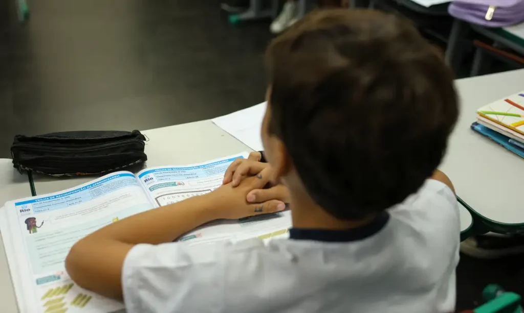 CNE atualiza diretrizes do ensino integral no país; veja o que muda