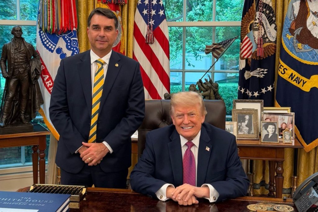 DataFolha: 52% veem tarifaço de Trump ao Brasil como apoio à campanha de Flávio Bolsonaro