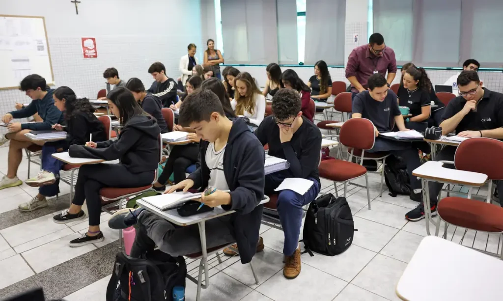 Educação financeira nas escolas: Projeto pode mudar currículo de estudantes
