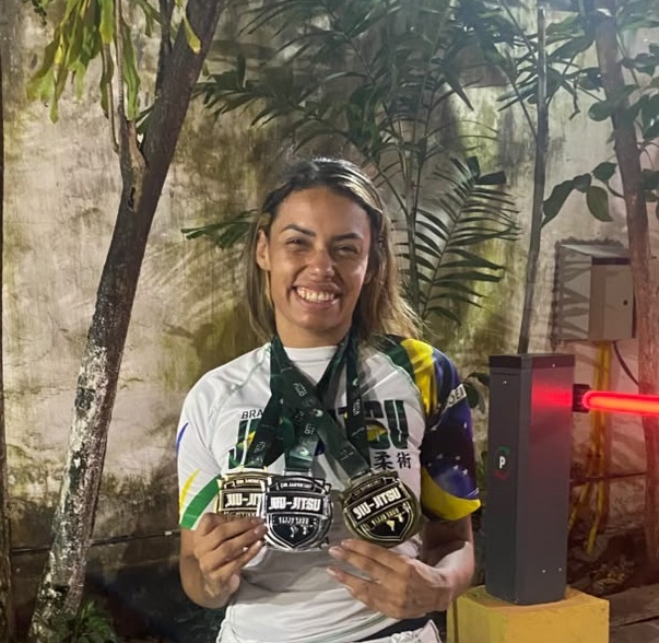 ATLETA DE OURICURI BRILHA NO SUL-AMERICANO DE JIU-JÍTSU E TRAZ TRÊS MEDALHAS PARA CASA