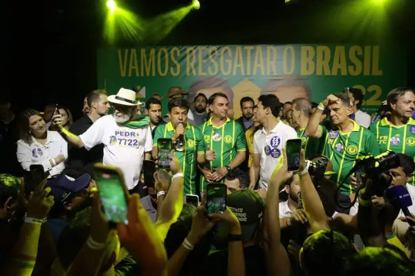 “Independentemente de quem seja eleito governador, vai ter portas abertas em Brasília”, diz Flávio Bolsonaro no Recife