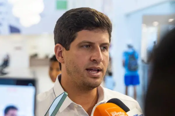 “Isso tira o foco do debate presidencial”, diz João Campos sobre crise no STF