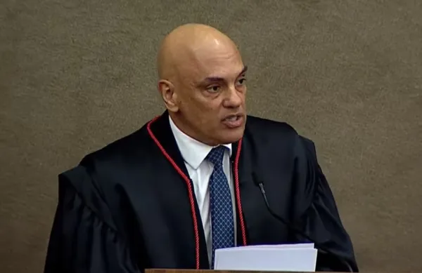 Moraes se declara impedido de relatar ação que busca registros de sua esposa no Senado
