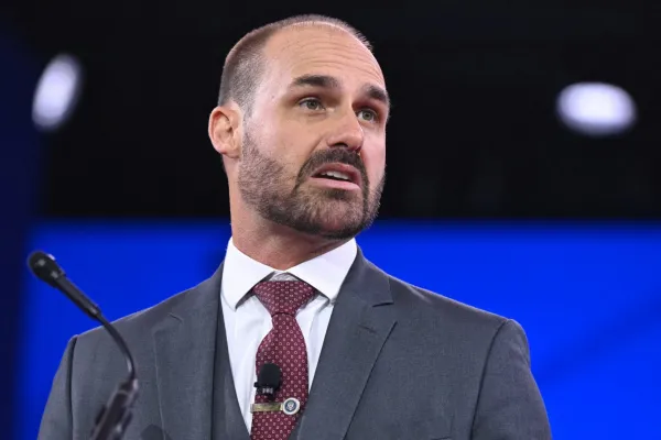 STF condena Eduardo Bolsonaro a um ano de detenção por difamar Tabata Amaral