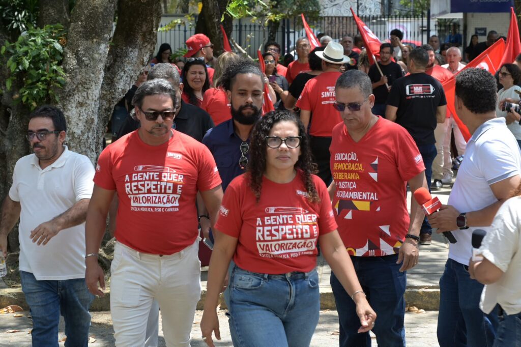 Sintepe exige prorrogação dos contratos temporários para garantir o ano letivo e a preparação para o ENEM