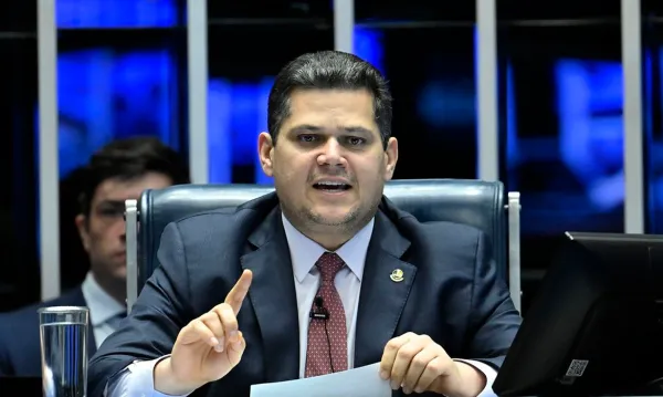 Alcolumbre anuncia sessões para discutir e votar fim da escala 6×1