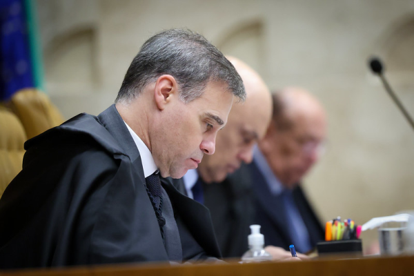 André Mendonça será relator de pedido de Lula para abertura de sigilos dele e de Flávio