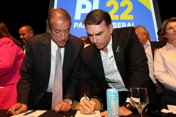 Após reconhecer resultado da eleição, PL não se manifesta sobre autoproclamação de Flávio Bolsonaro