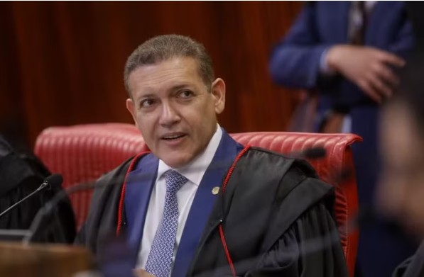 Ministros do TSE e STF dizem que Nunes Marques entrou em “modo tratoraço” no segundo turno