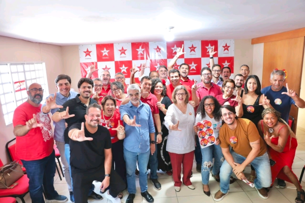 Dez partidos se reúnem na sede do PT Pernambuco para organizar ações do segundo turno