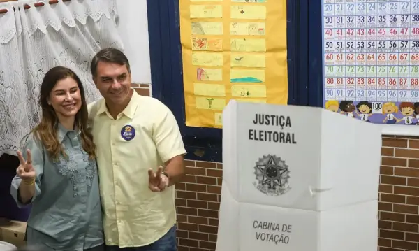Eleições 2026: Flávio Bolsonaro vota no Rio de Janeiro