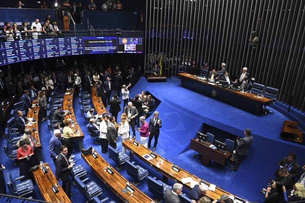 Em vitória de Lula, Senado aprova PEC do fim da escala 6×1