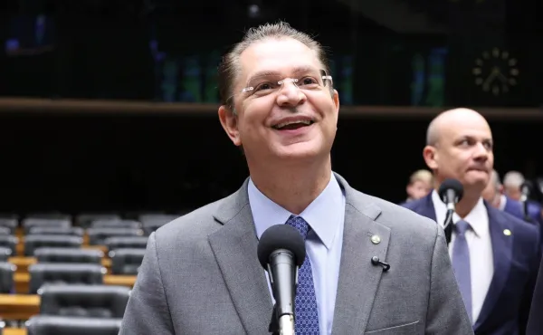 Líder do PL diz que partido tentará votar PEC do pagamento por hora trabalhada em 2027