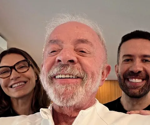 Lula anuncia pronunciamento à nação para a próxima semana e promete live com André Janones