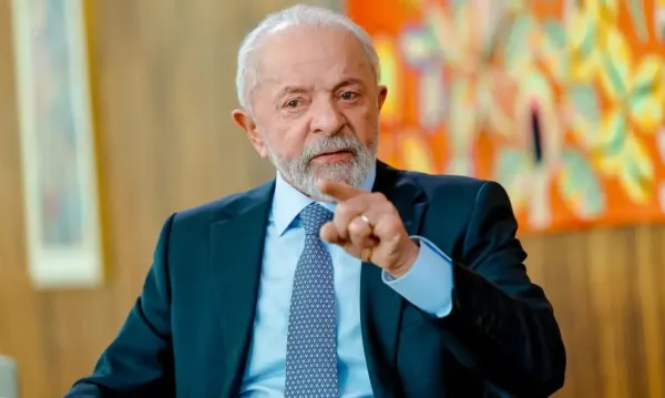 Lula cobra avanço da PEC do fim da escala 6×1 e pressiona Flávio sobre posição do PL