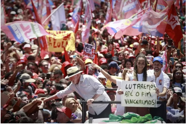 Lula indica ida a debates no segundo turno e volta a se contrapor a Flávio Bolsonaro com defesa do fim da escala 6×1