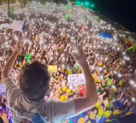 Nikolas Ferreira lidera ato pró Flávio Bolsonaro no Recife