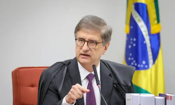 PGR não vê abuso de André Mendonça em pedido de investigação contra Alexandre de Moraes