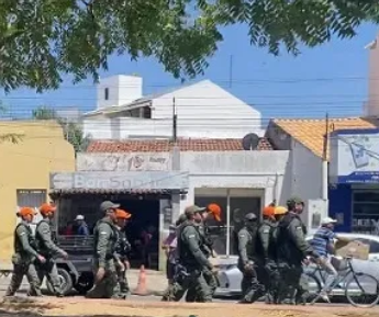 Operação Araripe Seguro: Comandante do 7º BPM reforça policiamento no centro comercial de Ouricuri