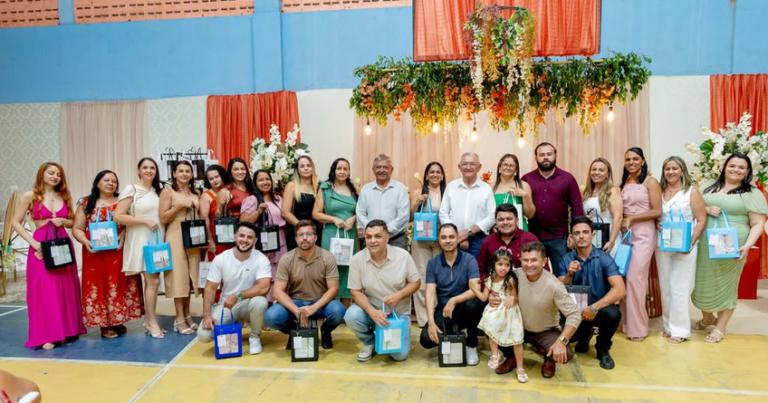 Prefeitura de Quixaba promove festa em homenagem aos professores e anuncia bônus de R$ 6 mil para profissionais