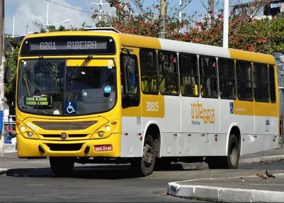 Procon-BA encontra 944 ônibus parados em garagens de Salvador durante votação do segundo turno