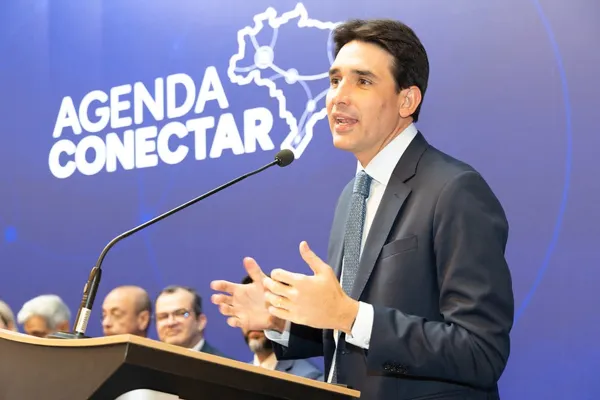 Silvio Costa Filho mantém apoio a Lula em Pernambuco e diverge da direção nacional do Republicanos